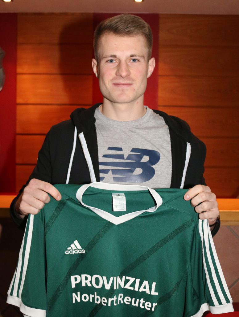 Mittelfeldspieler Matthias Arens , 24 J. (bisher FC Cobbenrode)